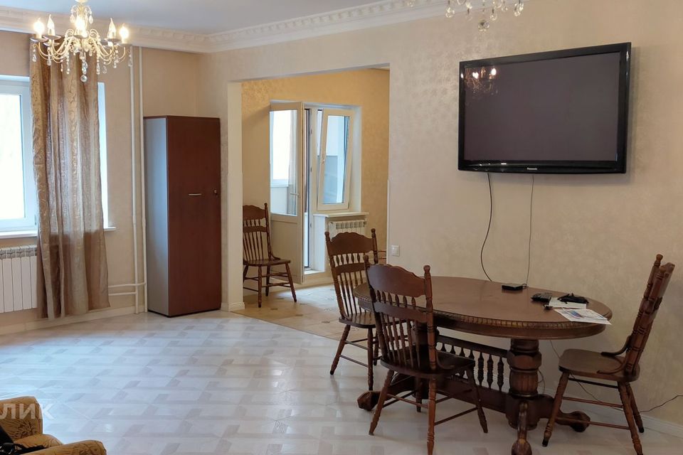 Сдаётся 3-комнатная квартира, 98 м²