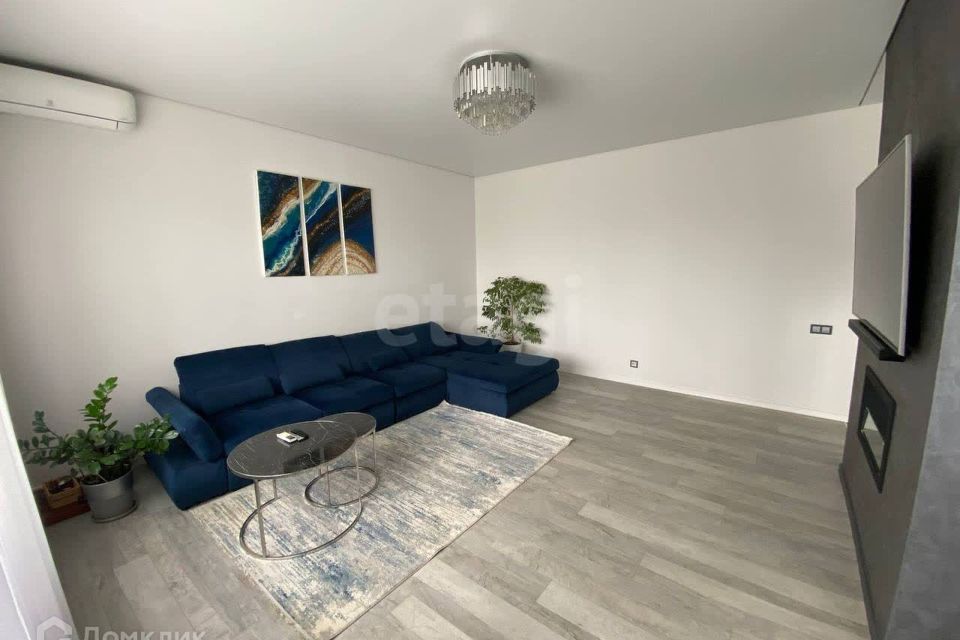 Продаётся 3-комнатная квартира, 109 м²