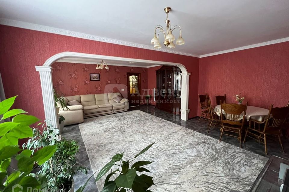 Продаётся 4-комнатная квартира, 151.3 м²