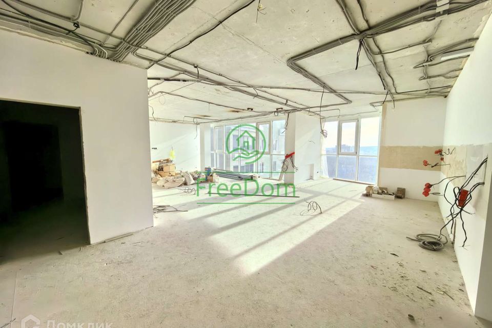 Продаётся 4-комнатная квартира, 246.2 м²