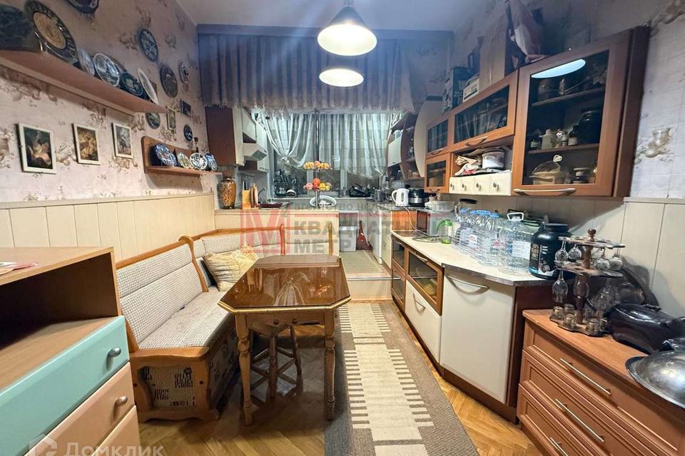 Продаётся 4-комнатная квартира, 104 м²