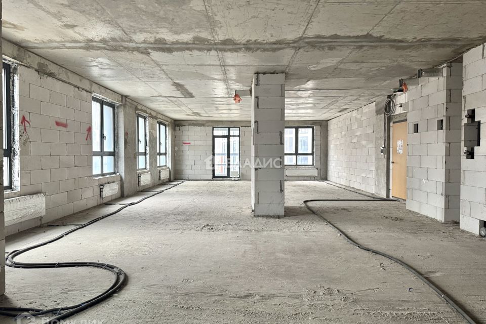 Продаётся 4-комнатная квартира, 153 м²