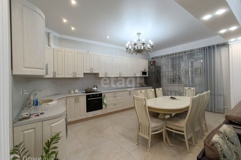 Продаётся 4-комнатная квартира, 119 м²