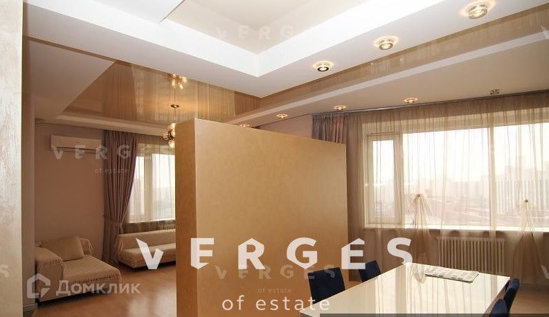 Продаётся 3-комнатная квартира, 130 м²