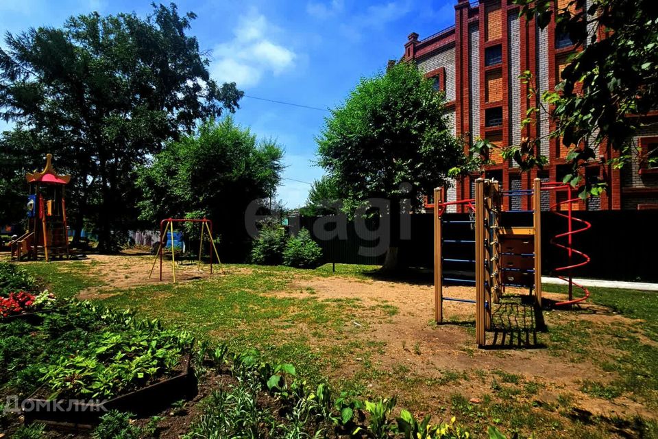 Продаётся 4-комнатная квартира, 60.4 м²