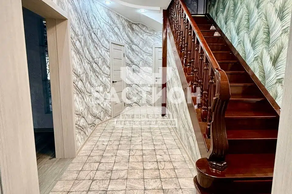 Продаётся 2-этажный дом, 240 м²