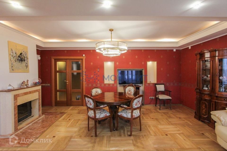 Продаётся 3-комнатная квартира, 131.2 м²