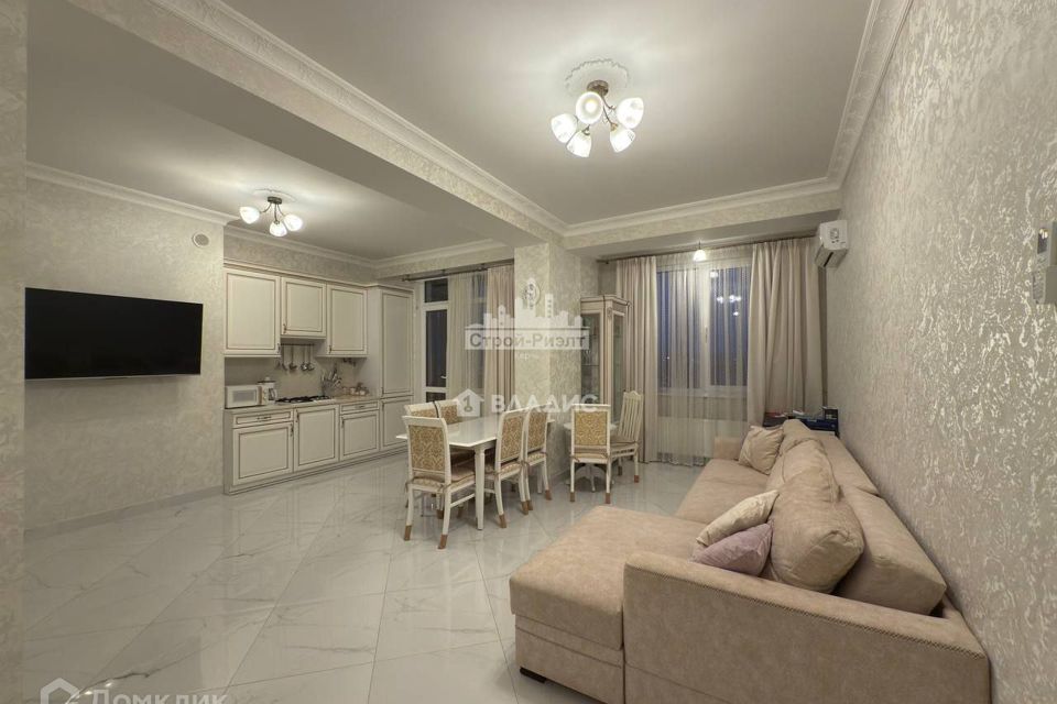 Сдаётся 4-комнатная квартира, 140 м²