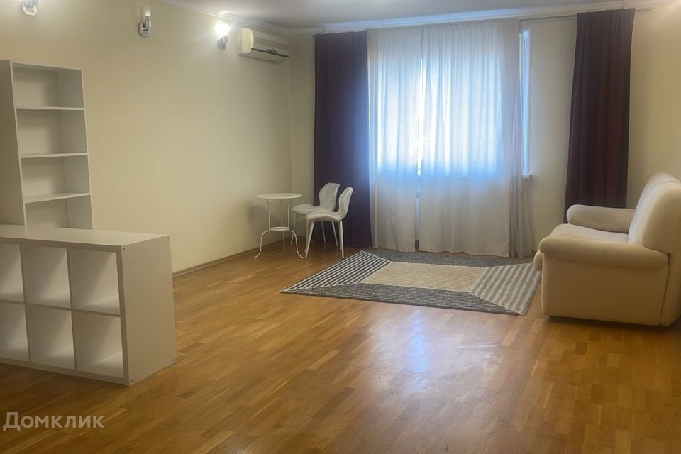 Сдаётся 2-комнатная квартира, 65 м²