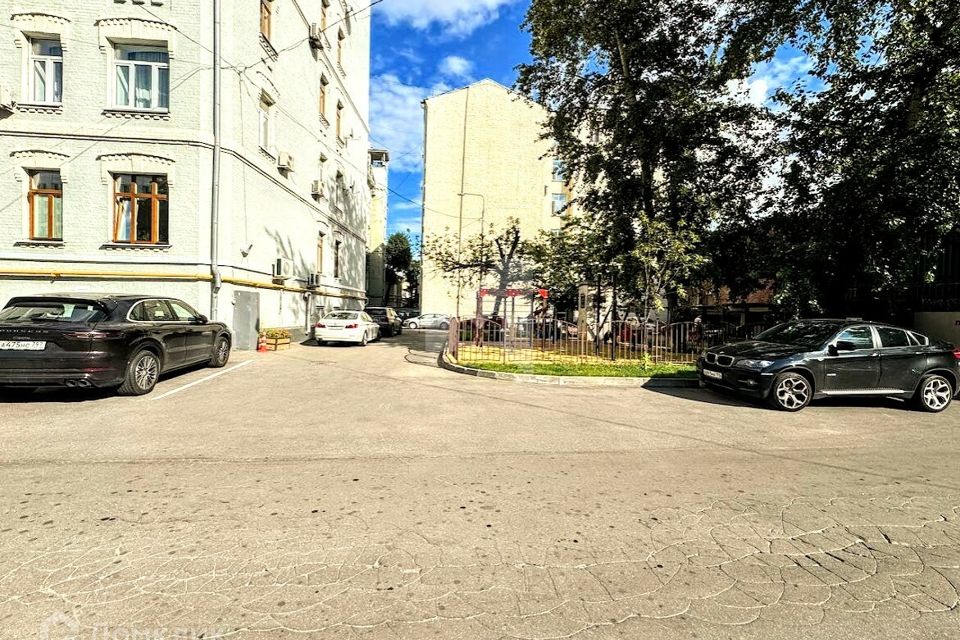 Сдаётся 4-комнатная квартира, 160 м²
