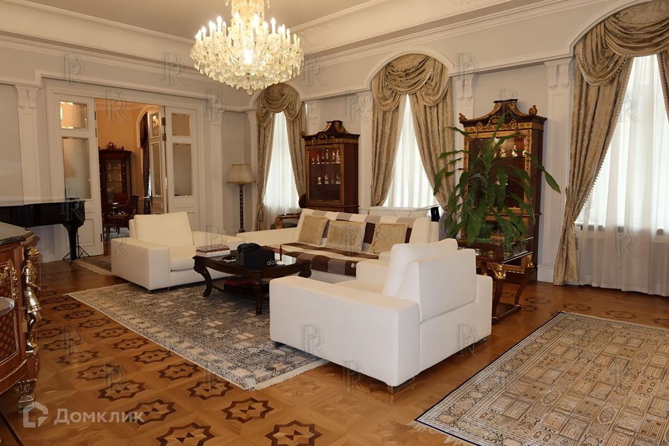 Продаётся 5-комнатная квартира, 240 м²