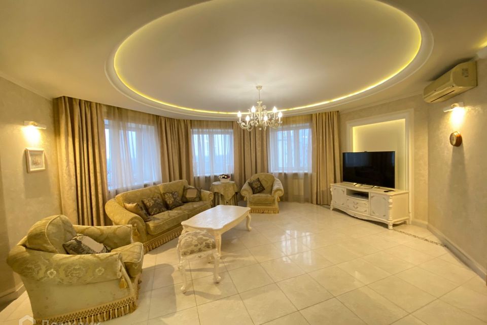 Сдаётся 4-комнатная квартира, 150 м²