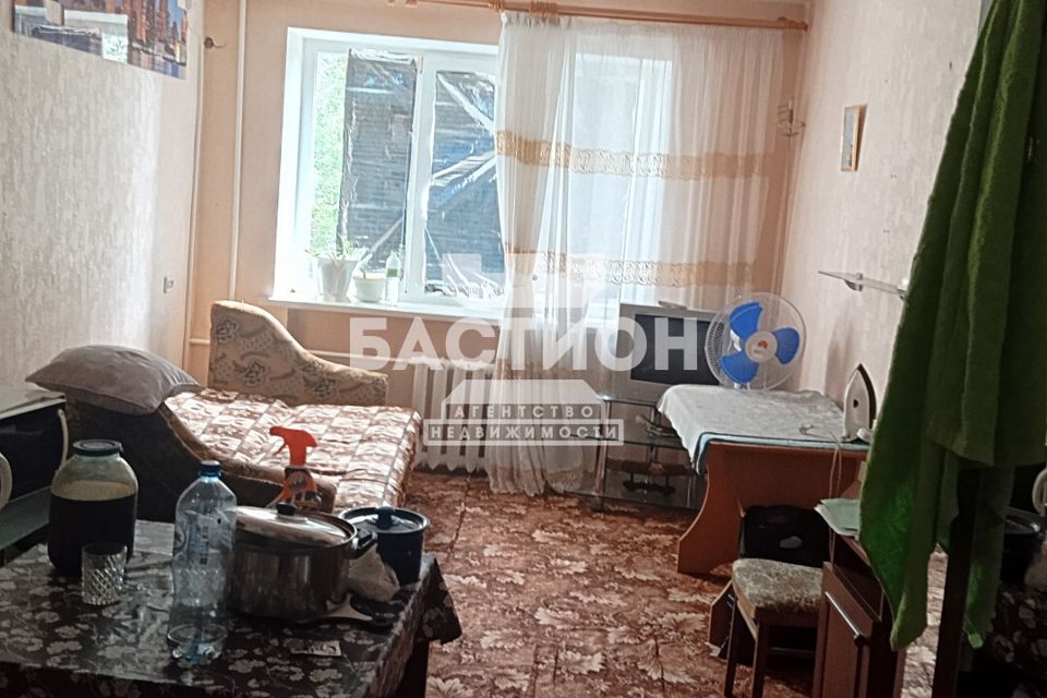 Продаётся комната в 2-комн. квартире, 300 м²