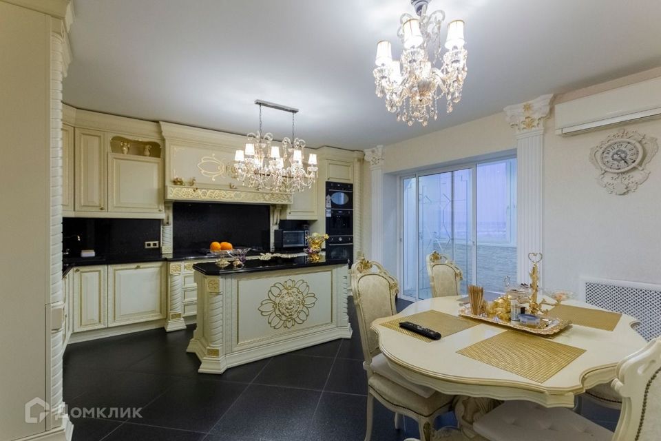 Продаётся 5-комнатная квартира, 207 м²
