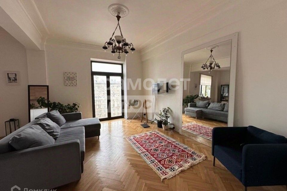 Продаётся 3-комнатная квартира, 104.8 м²