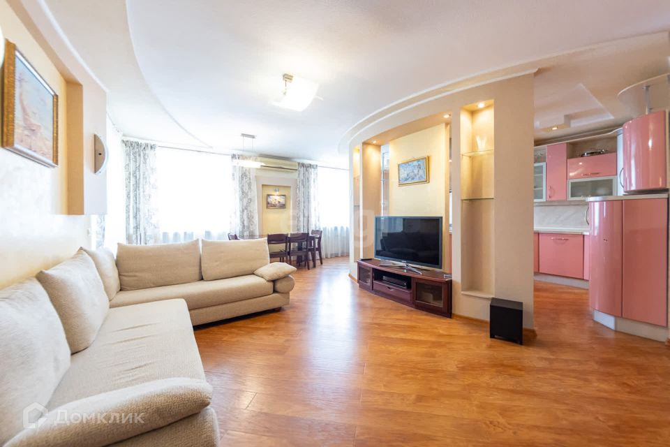 Продаётся 3-комнатная квартира, 137.2 м²