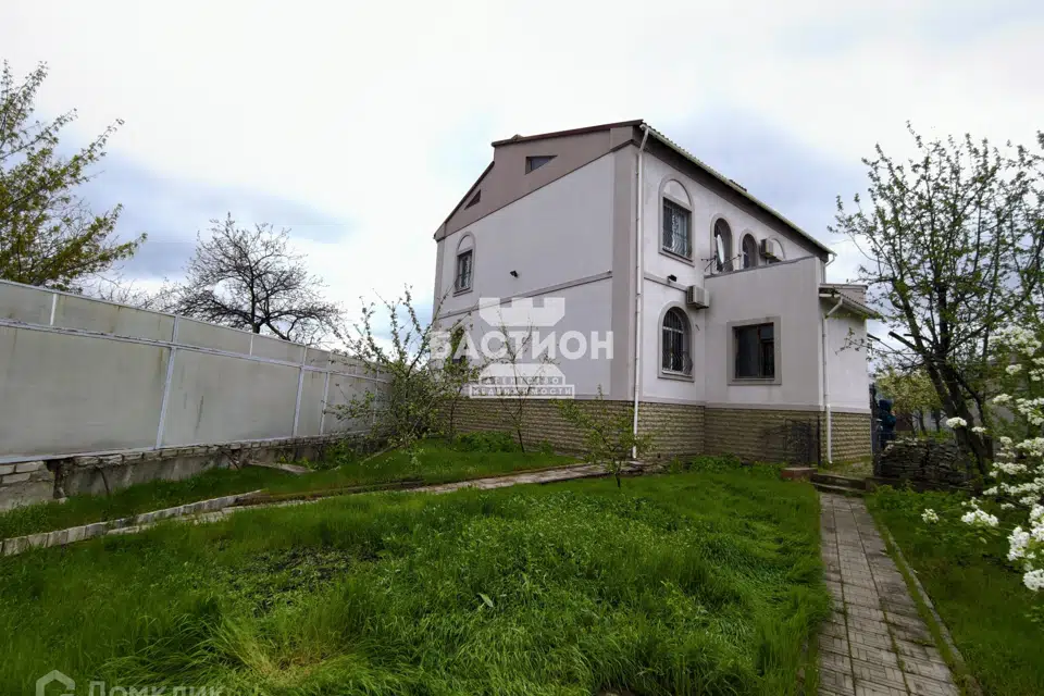 Продаётся 2-этажный дом, 350 м²