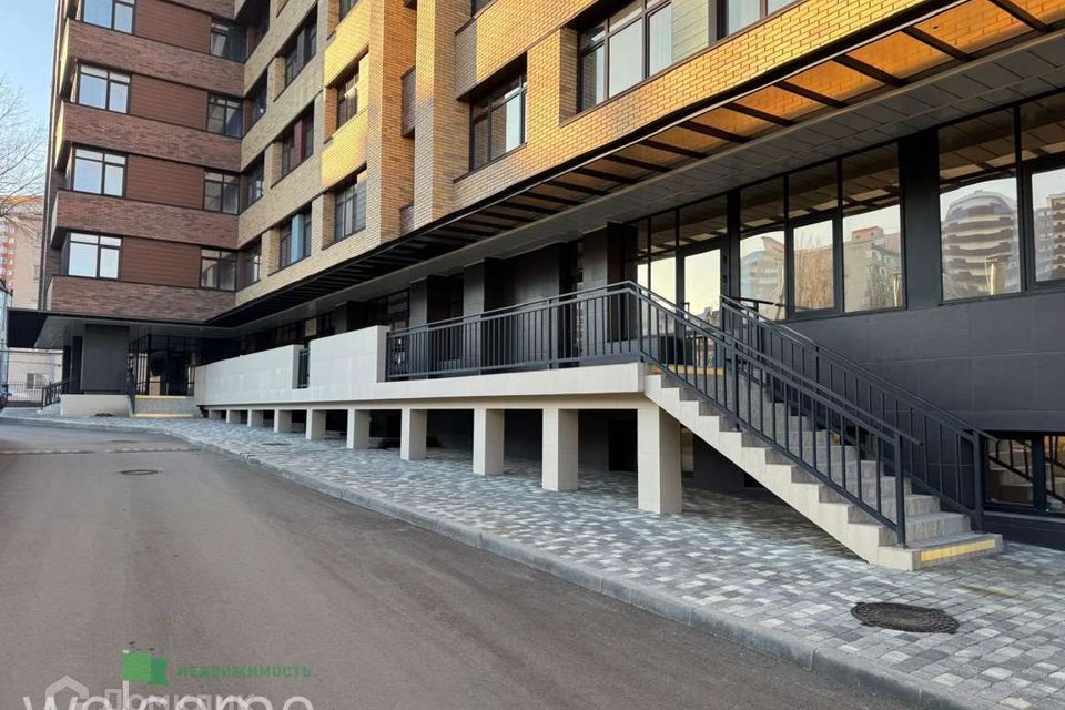 Продаётся 4-комнатная квартира, 139.7 м²