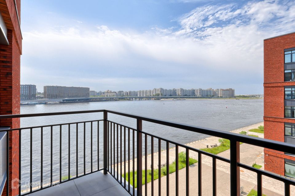 Продаётся 4-комнатная квартира, 205.9 м²