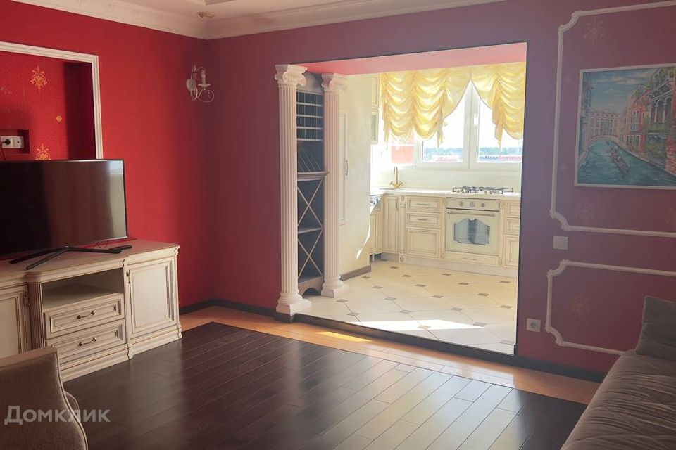 Продаётся 4-комнатная квартира, 137.6 м²