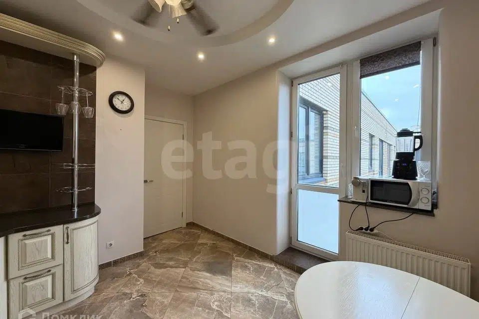 Продаётся 2-комнатная квартира, 65.2 м²