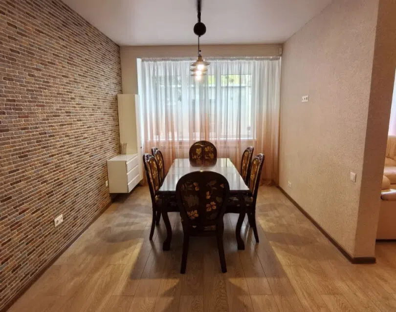 Продаётся 3-комнатная квартира, 138.3 м²
