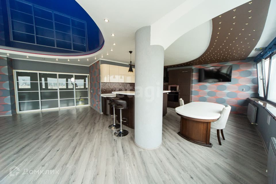 Продаётся 3-комнатная квартира, 176 м²