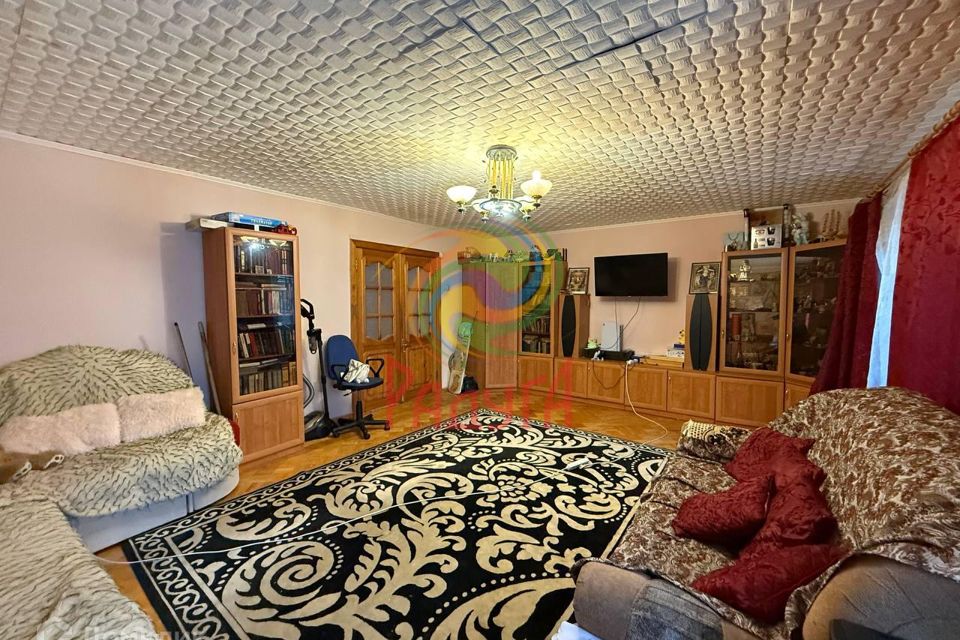 Продаётся 4-комнатная квартира, 127.2 м²