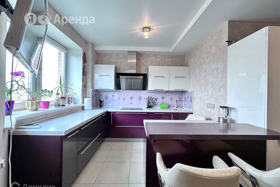 Сдаётся 2-комнатная квартира, 87 м²