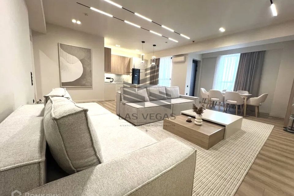 Сдаётся 3-комнатная квартира, 143 м²