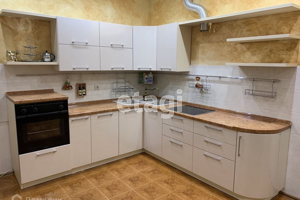Сдаётся 3-комнатная квартира, 133 м²
