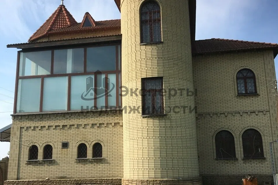 Продаётся 3-этажный дом, 400 м²