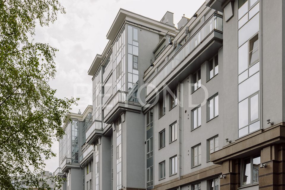 Продаётся 4-комнатная квартира, 171.8 м²