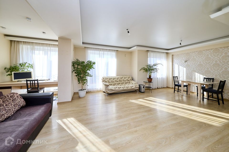 Продаётся 2-комнатная квартира, 121.5 м²