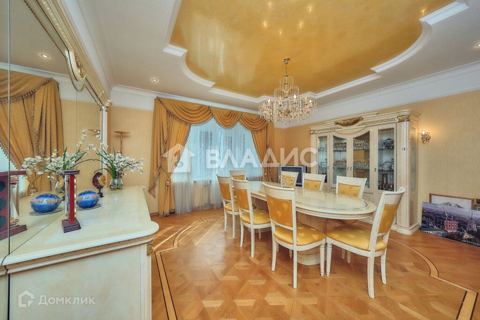 Продаётся 4-комнатная квартира, 150 м²