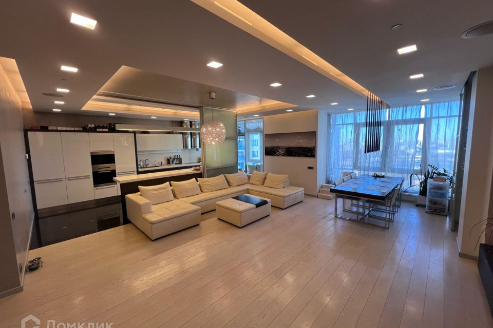 Продаётся 5-комнатная квартира, 202.9 м²