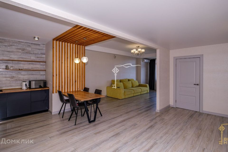 Продаётся 3-комнатная квартира, 126 м²