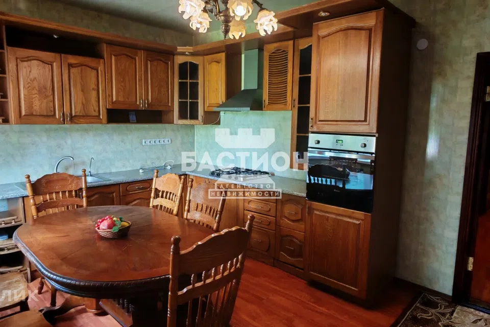 Продаётся 2-этажный дом, 235 м²