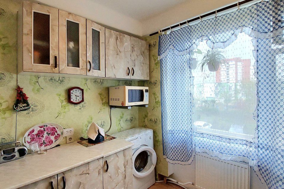 Продаётся 4-комнатная квартира, 74.4 м²