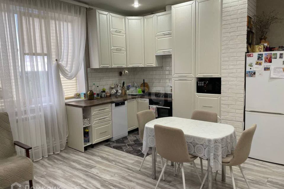 Продаётся 3-комнатная квартира, 76.2 м²