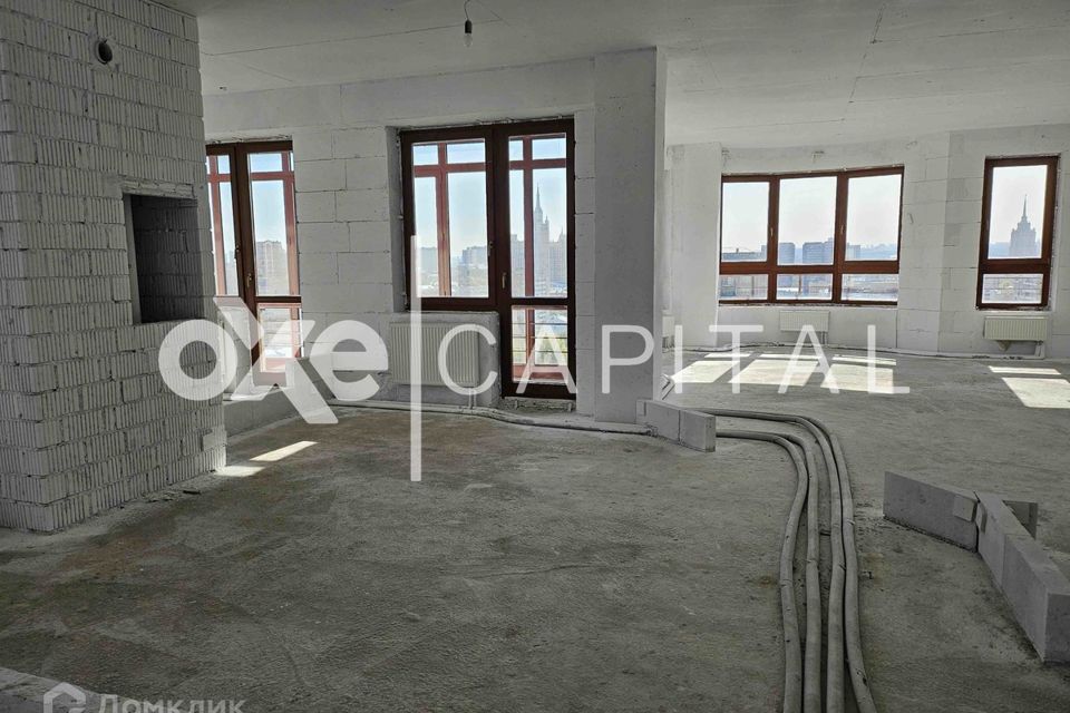 Продаётся 4-комнатная квартира, 226 м²