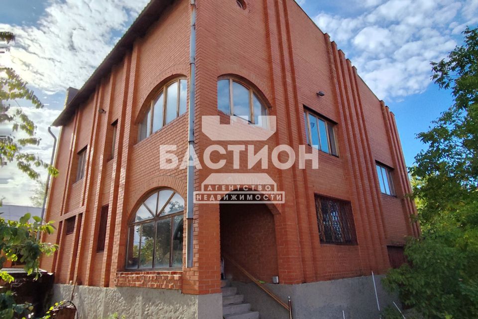 Продаётся 3-этажный дом, 360 м²