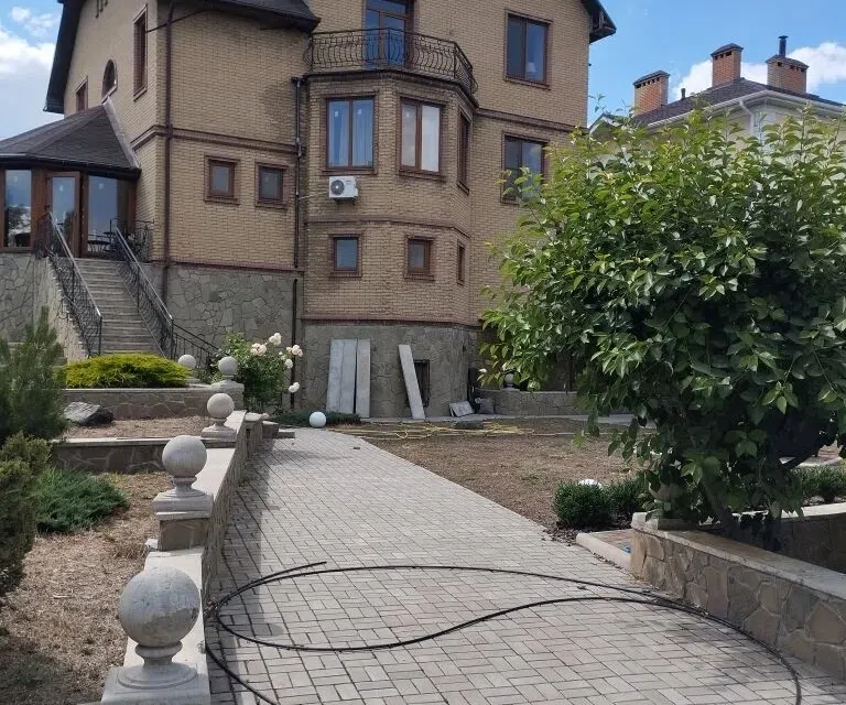 Продаётся 4-этажный дом, 400 м²
