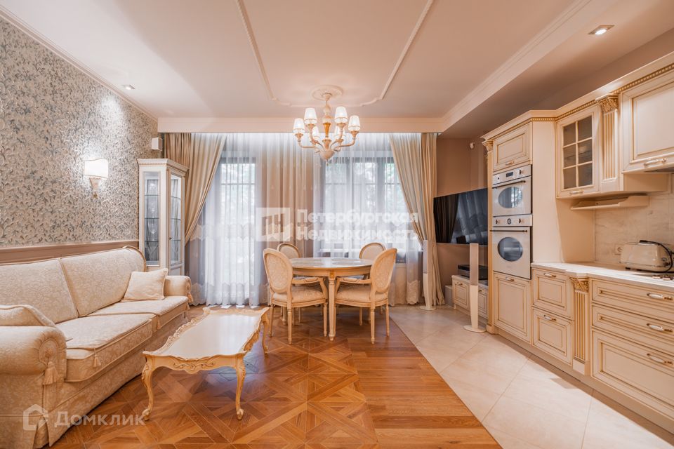 Продаётся 3-комнатная квартира, 127.7 м²
