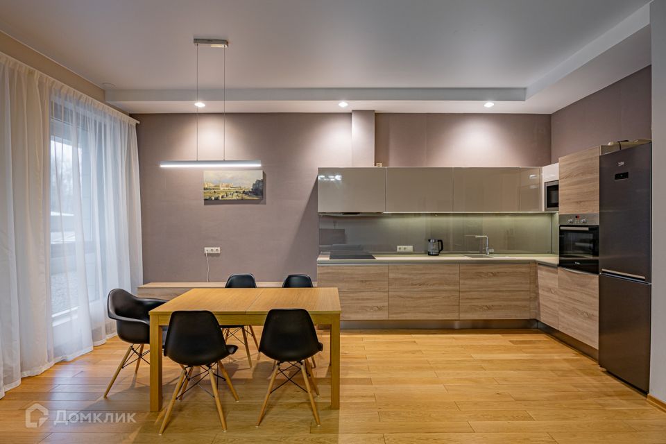 Сдаётся 3-комнатная квартира, 134 м²