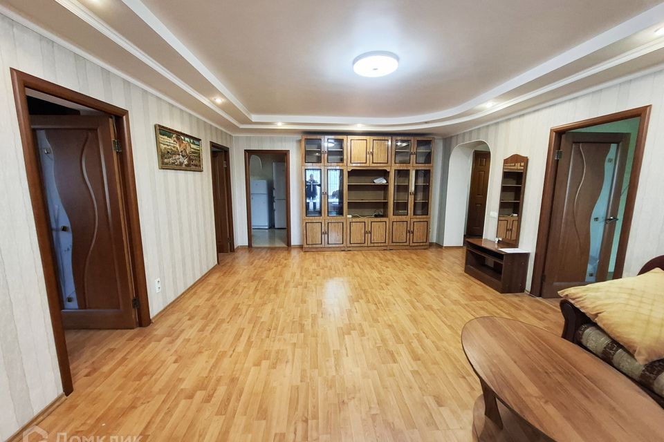 Продаётся 4-комнатная квартира, 110 м²