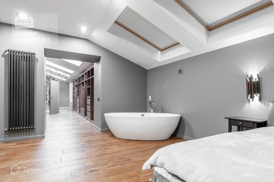 Продаётся 4-комнатная квартира, 283 м²