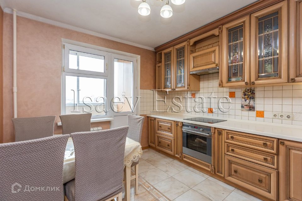 Продаётся 4-комнатная квартира, 107 м²