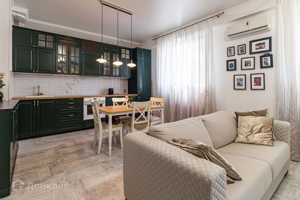 Продаётся 1-комнатная квартира, 61.4 м²