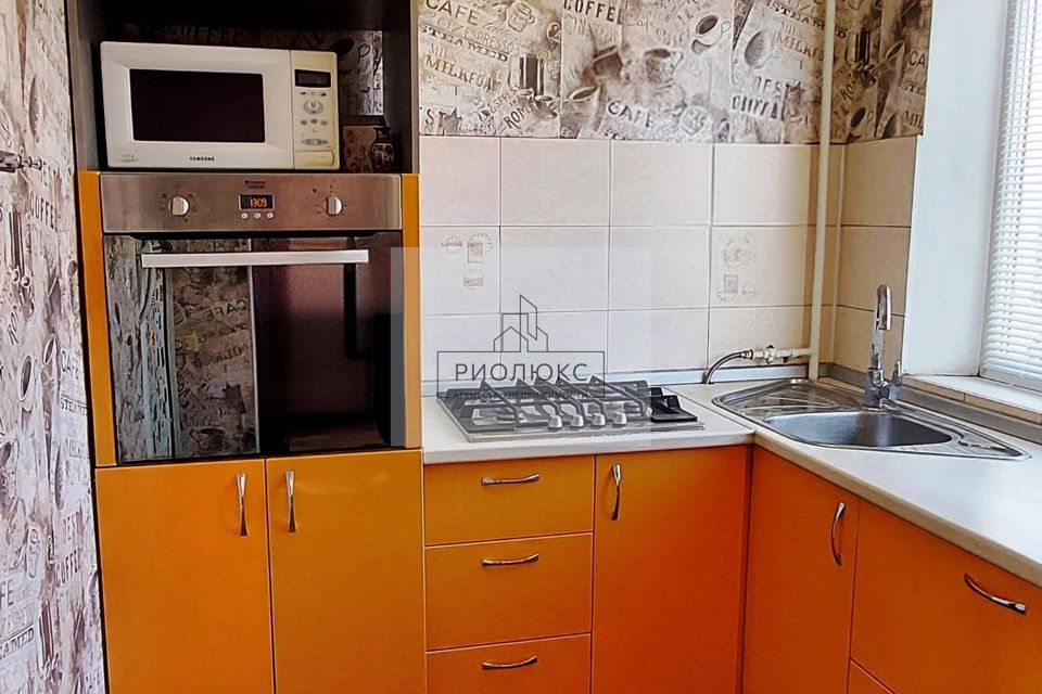 Продаётся 3-комнатная квартира, 60.5 м²